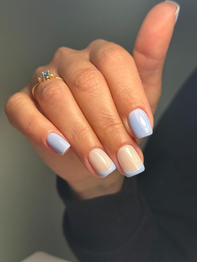 Manicura en gel con french y pedicura regular, servicio en spa de belleza en Miami.